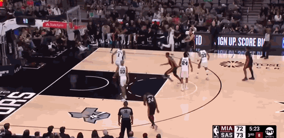 爱游戏体育-最后时刻胜出引发热议！，凯恩在热火比赛中比赛局势复杂赛场气氛高涨-爱游戏体育