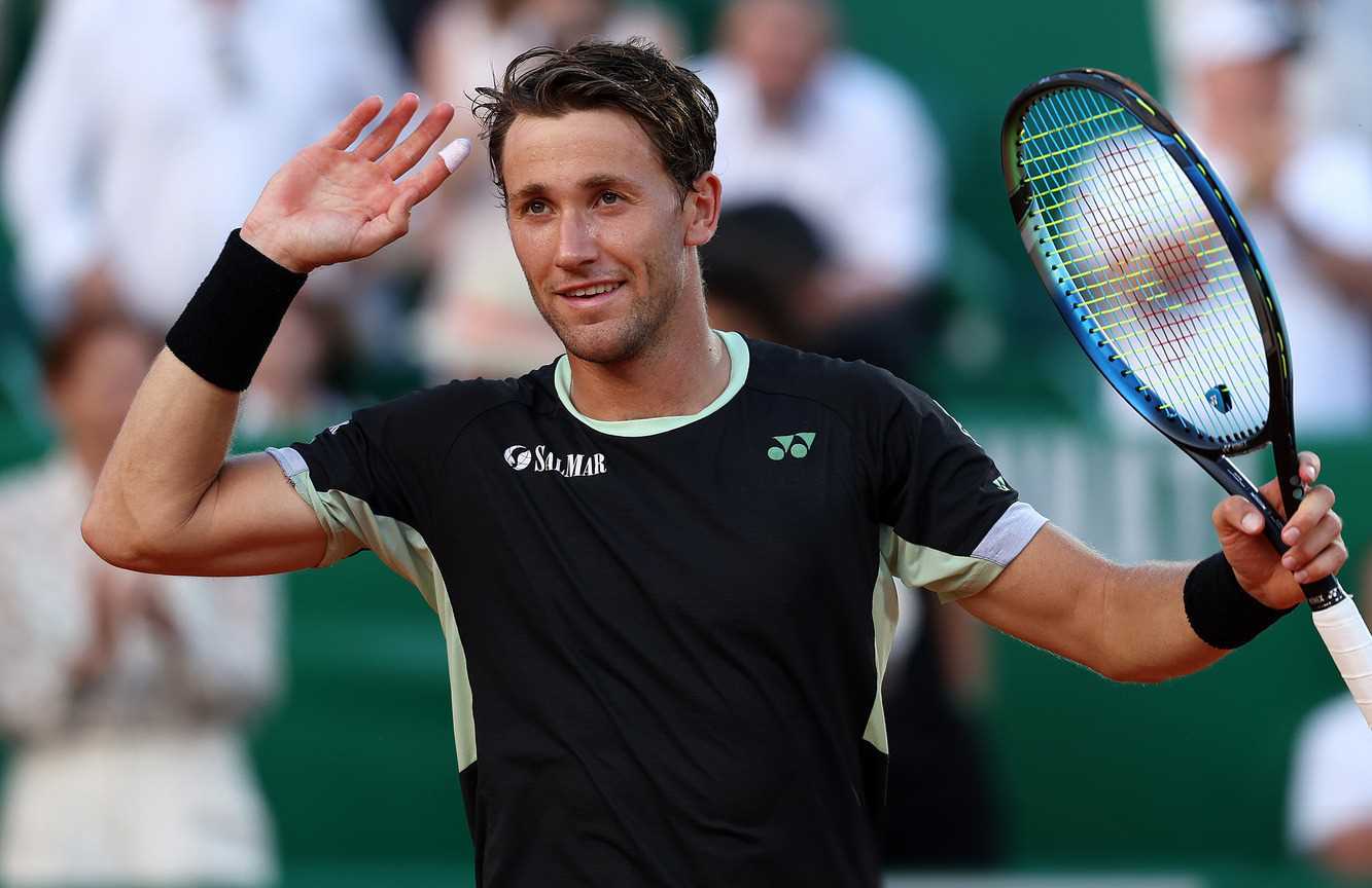 爱游戏体育-拜仁带队取胜！，德约科维奇重要时刻出色防守引发球迷热议-爱游戏体育