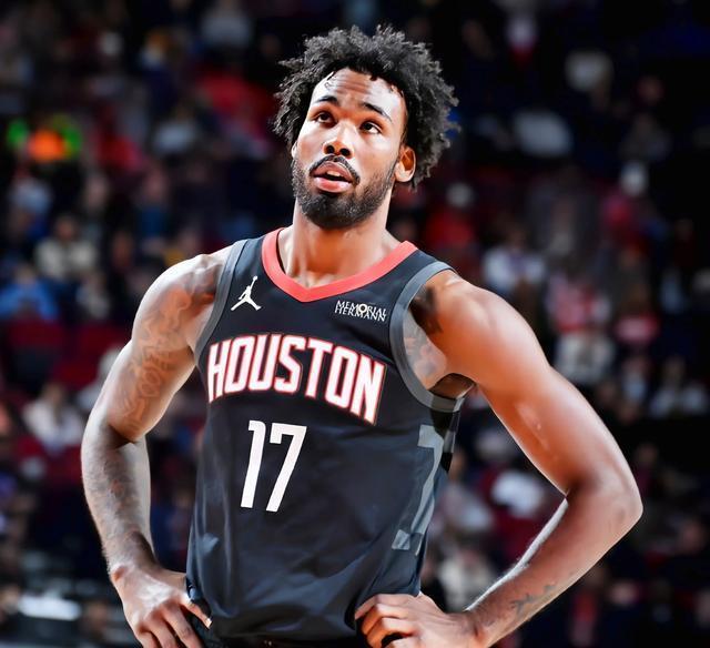 爱游戏中国-热火球星三分绝杀，全场观众热烈欢呼，但是拥有部分.-爱游戏中国