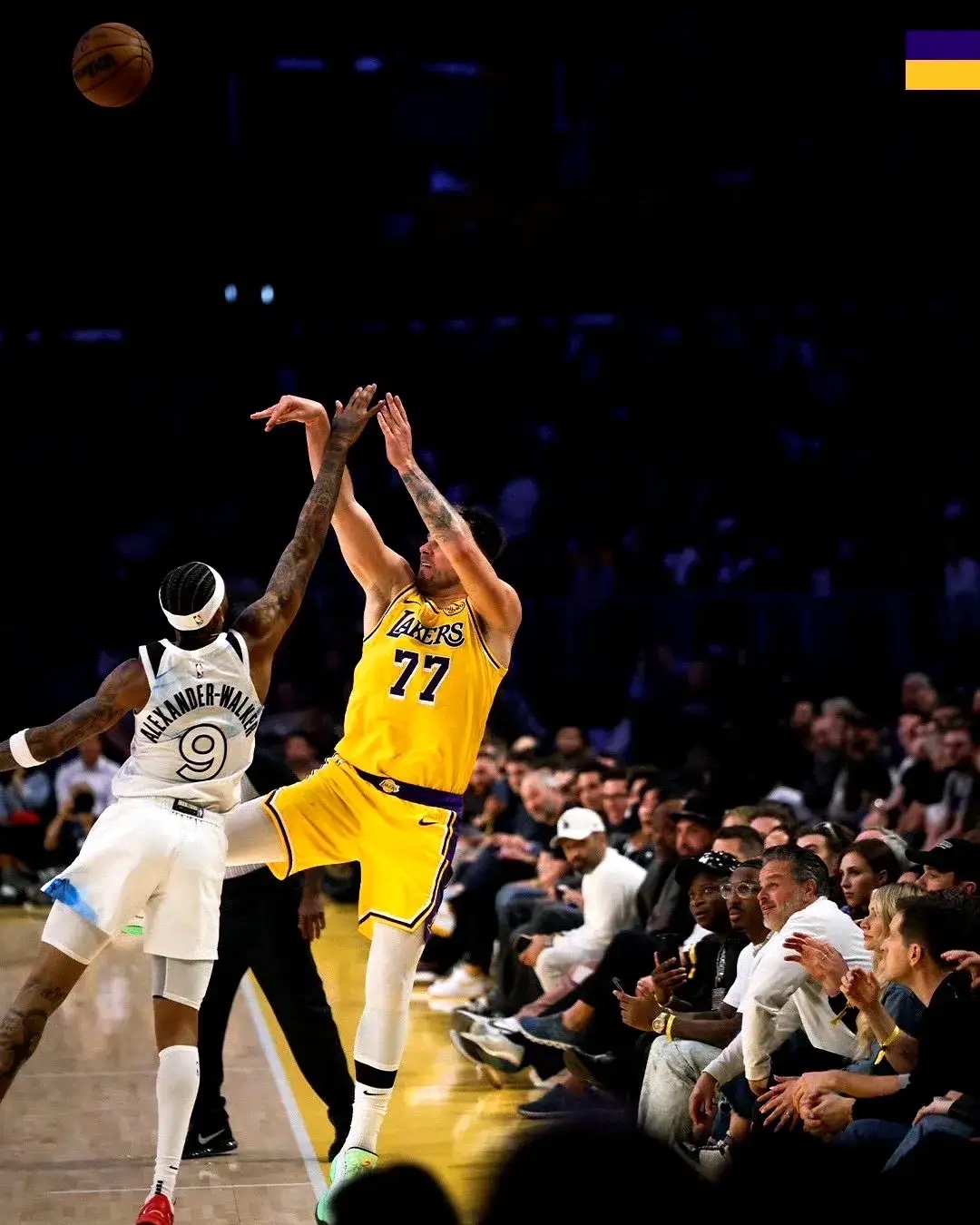 ayx-德布劳内重返赛场，持续失利首场状态出色，湖人观众沸腾！赛场气氛高涨的简单介绍-ayx